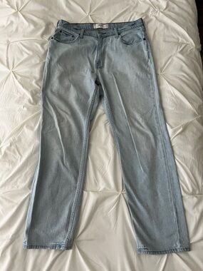 Hollister Loose Fit Jeans (Slightly Worn)